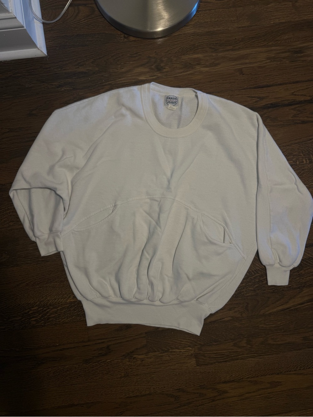 Vintage 80s / 90s white sweatshirt with kangaroo pockets and quarter sleeve